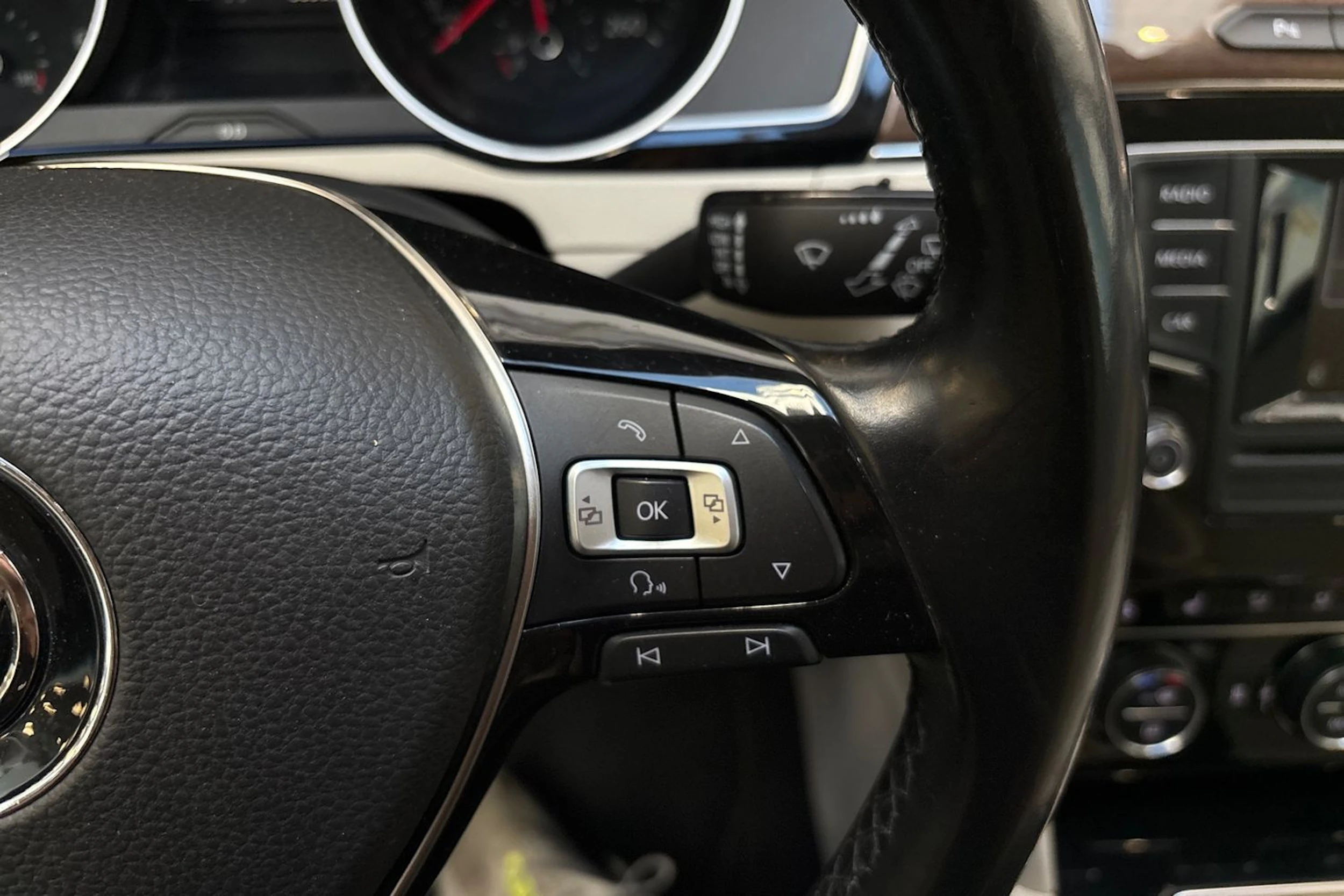 sininen Volkswagen Passat 2015 kuva 16.