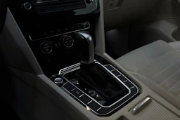 sininen Volkswagen Passat 2015 kuva 18.