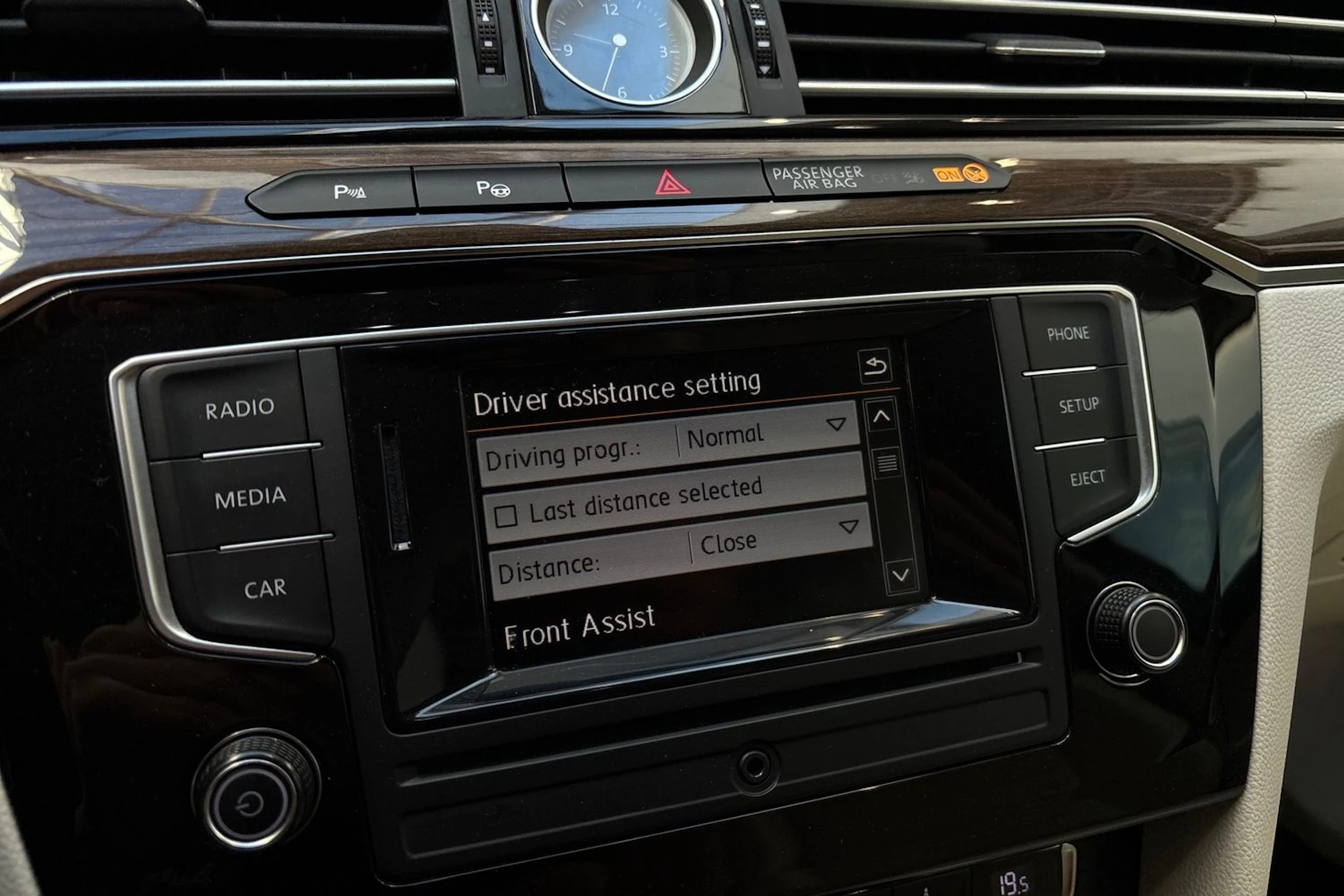 sininen Volkswagen Passat 2015 kuva 19.