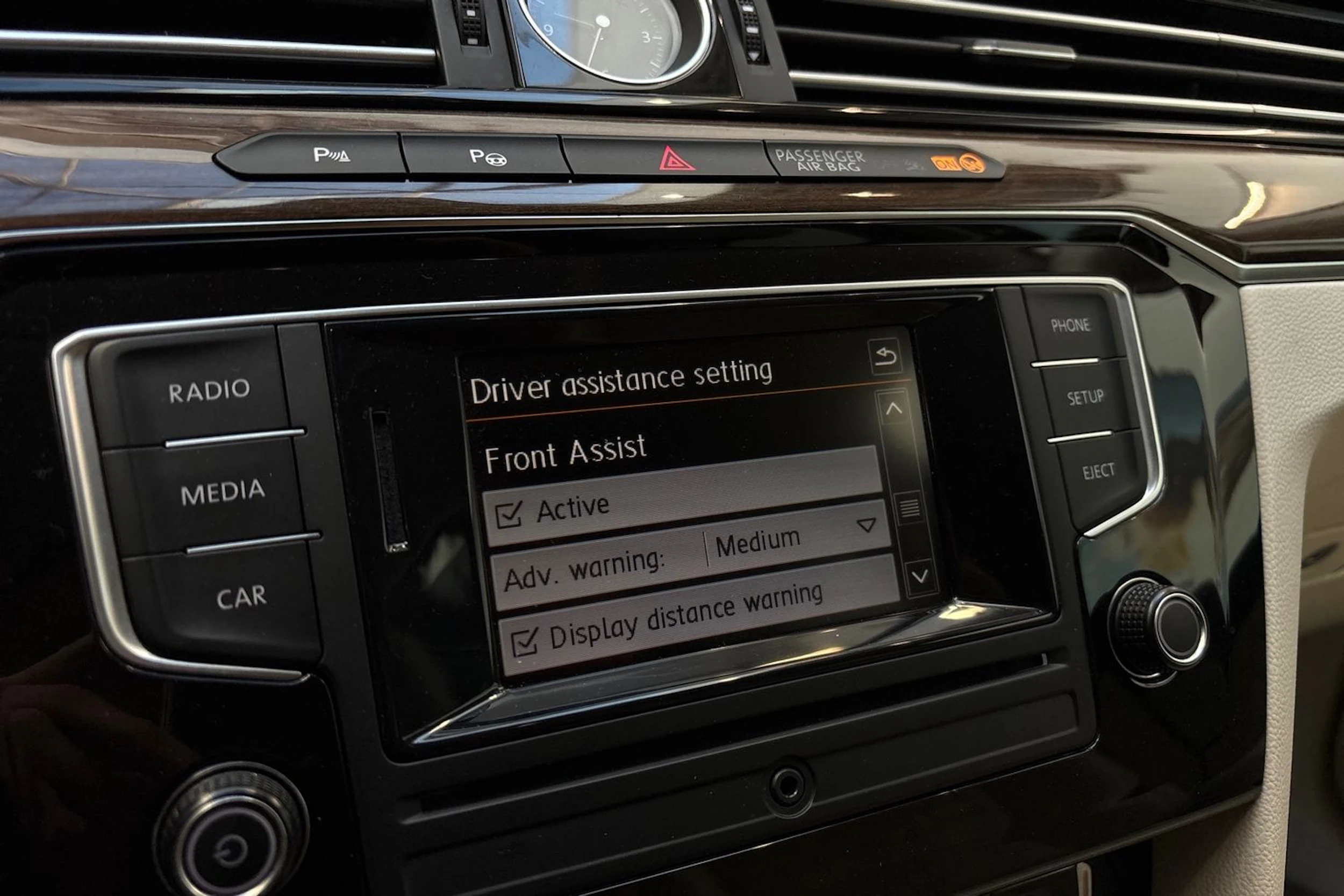 sininen Volkswagen Passat 2015 kuva 20.