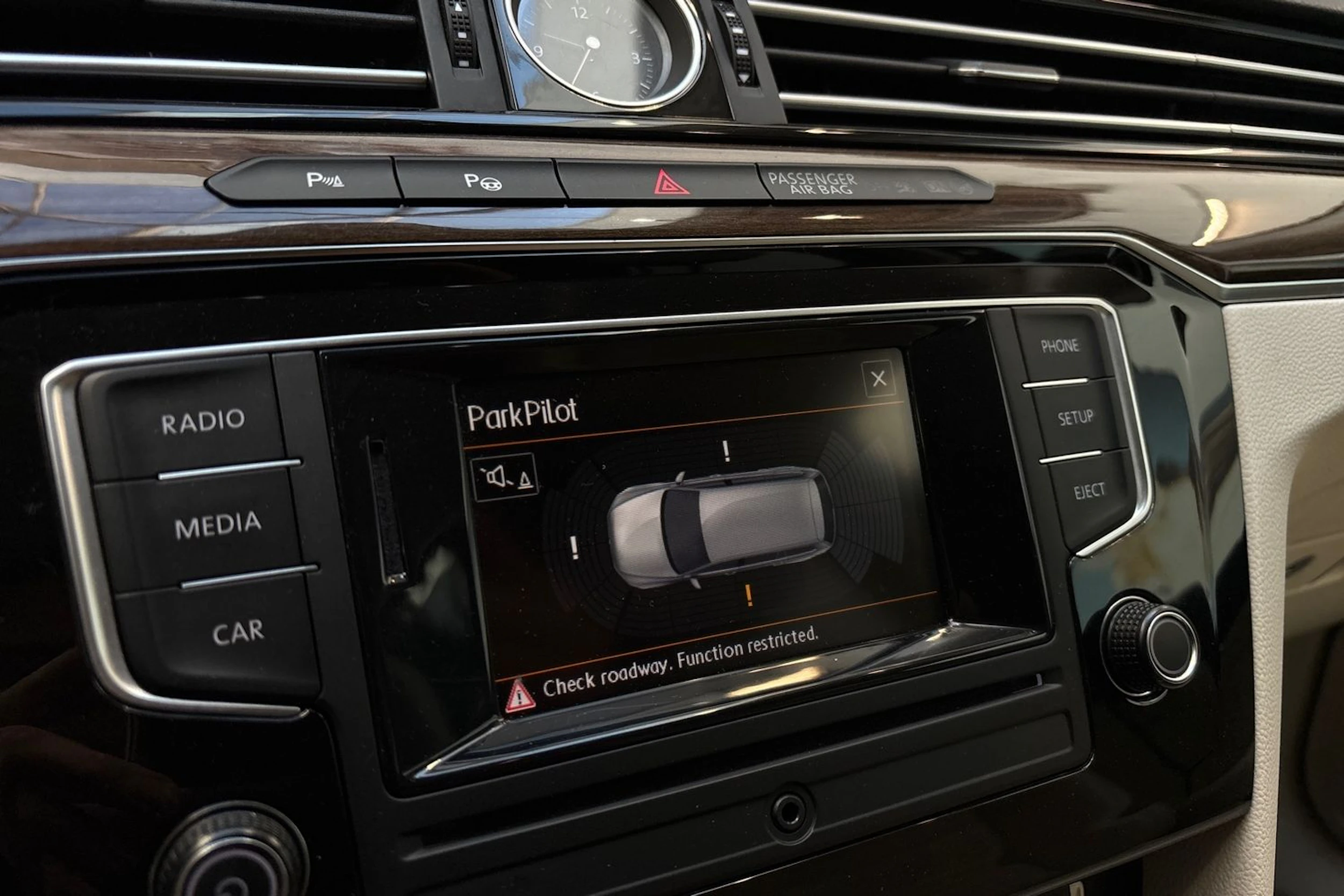sininen Volkswagen Passat 2015 kuva 23.