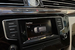 sininen Volkswagen Passat 2015 kuva 23.