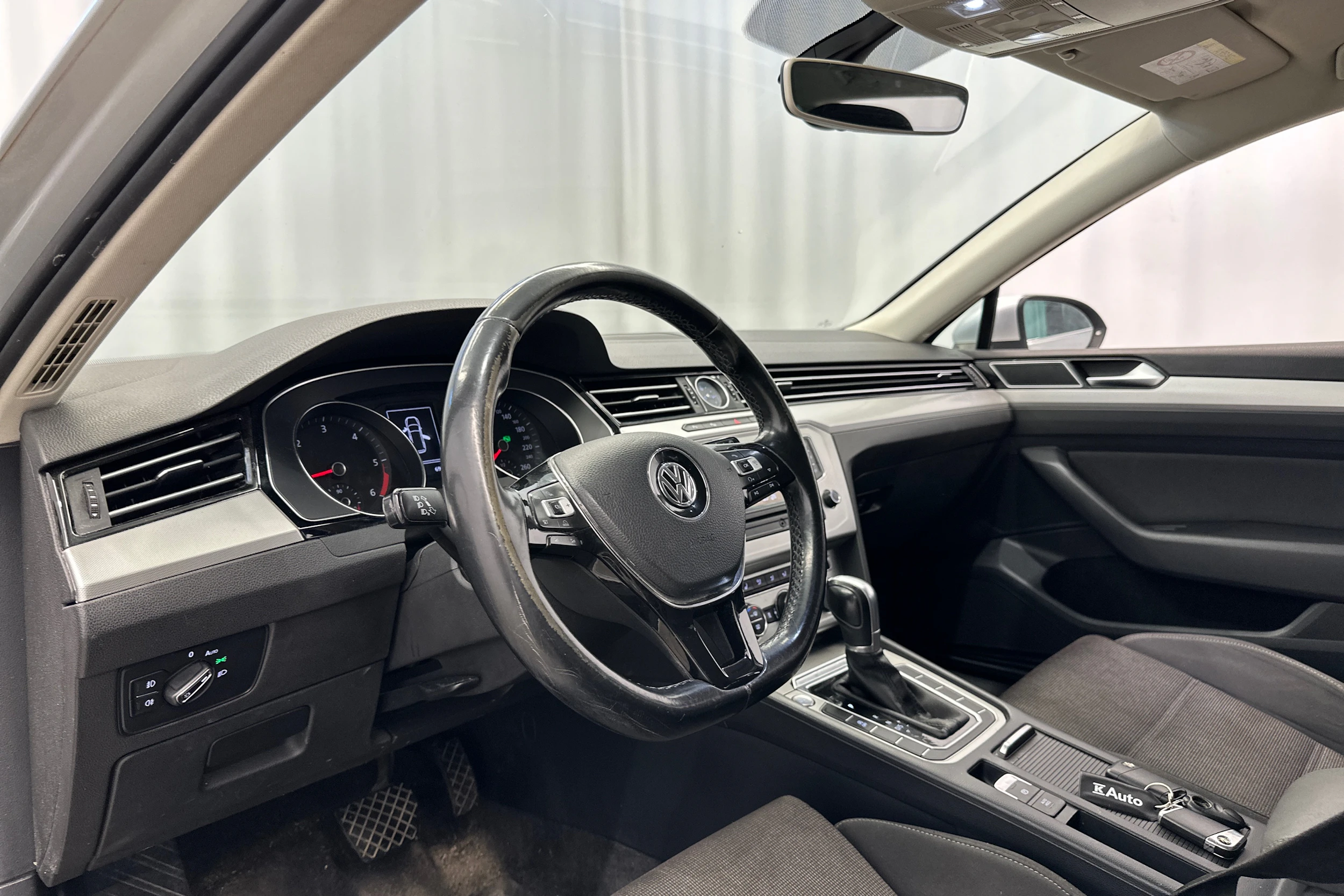 met. hopea Volkswagen Passat 2015 kuva 10.