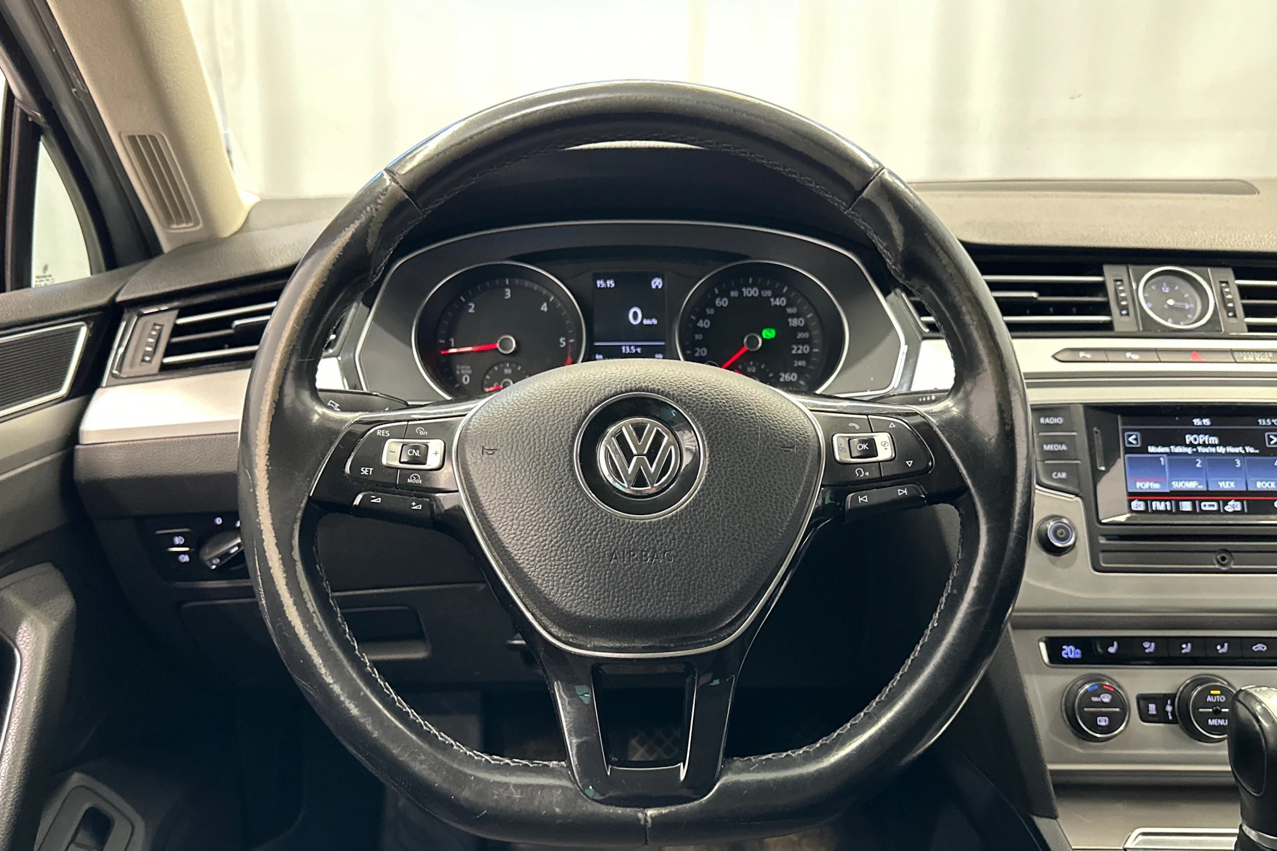 met. hopea Volkswagen Passat 2015 kuva 12.