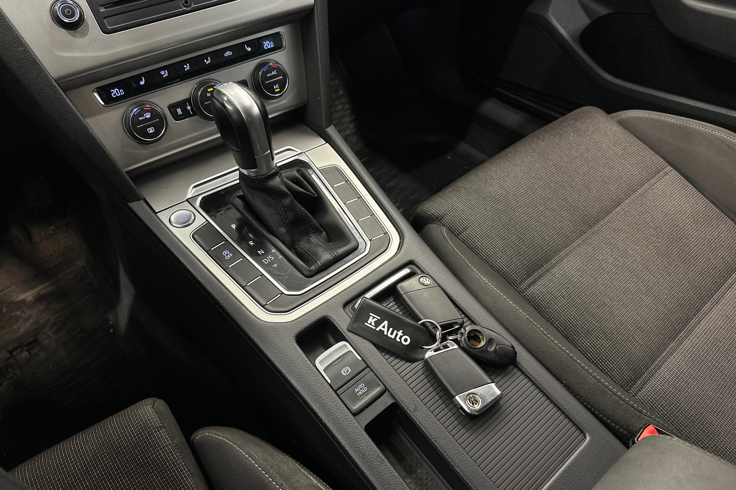 met. hopea Volkswagen Passat 2015 kuva 16.
