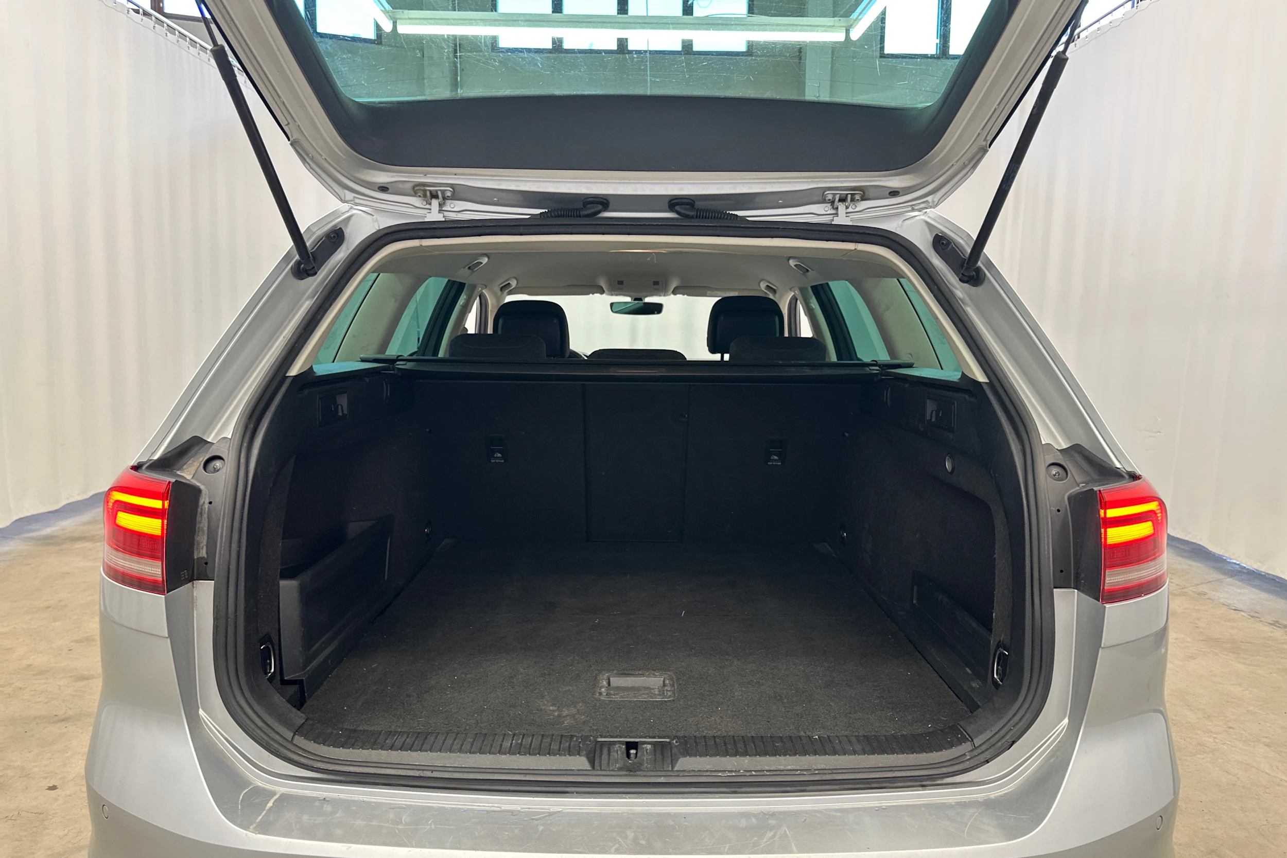 met. hopea Volkswagen Passat 2015 kuva 21.
