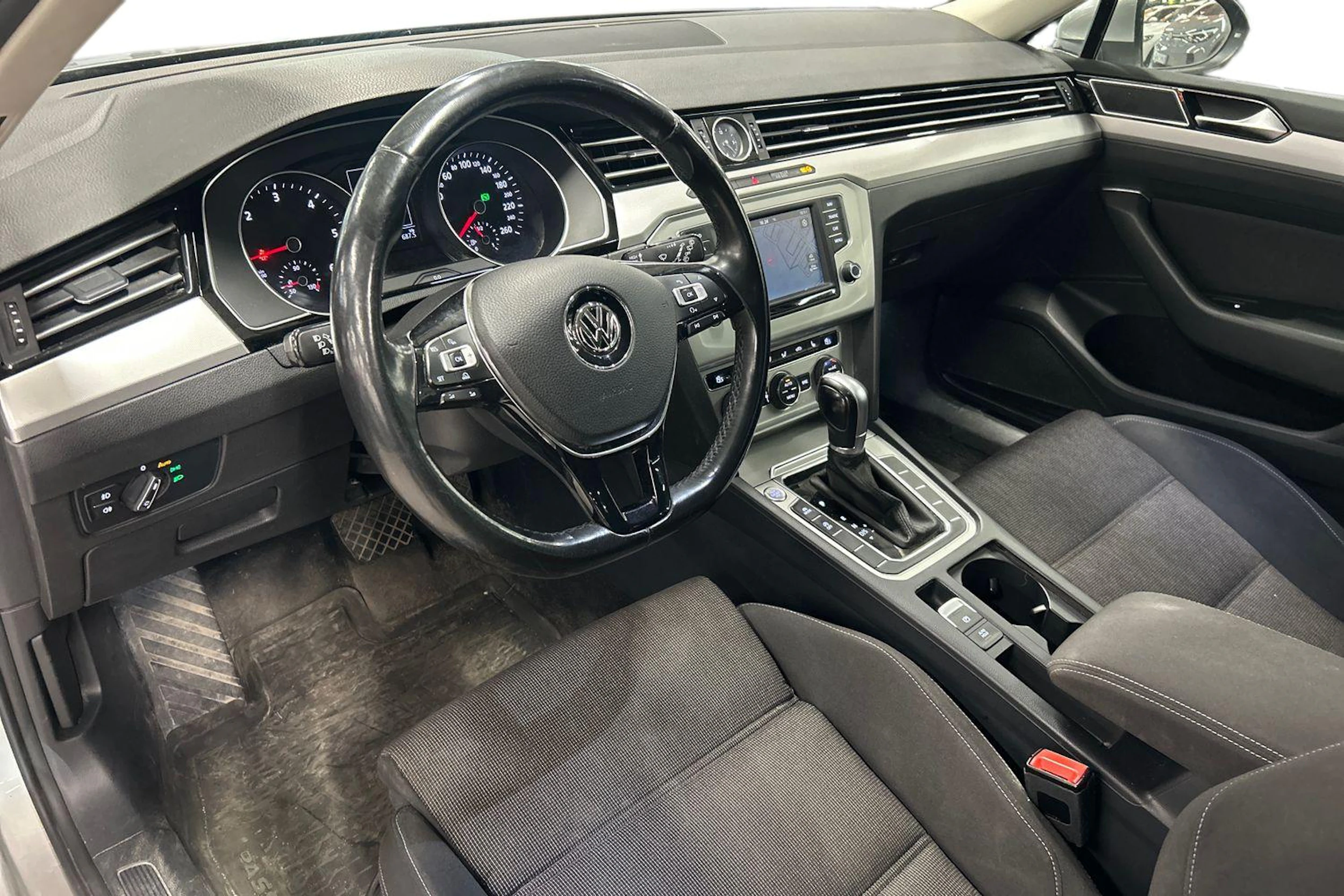 harmaa Volkswagen Passat 2015 kuva 3.