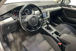 harmaa Volkswagen Passat 2015 kuva 3.