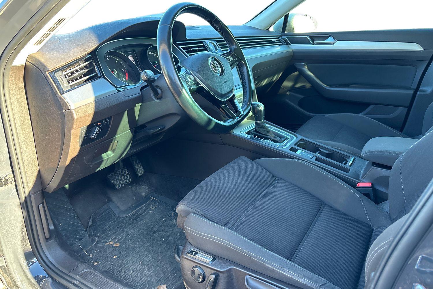 Volkswagen Passat 2015, kuva 3/3