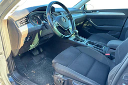 harmaa Volkswagen Passat 2015 kuva 3.