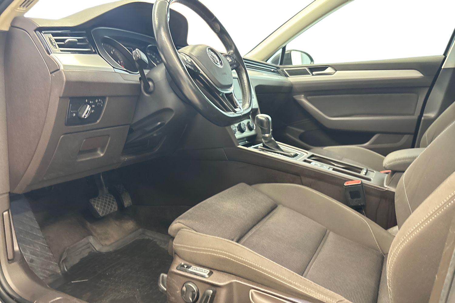 Volkswagen Passat 2015, kuva 6/20