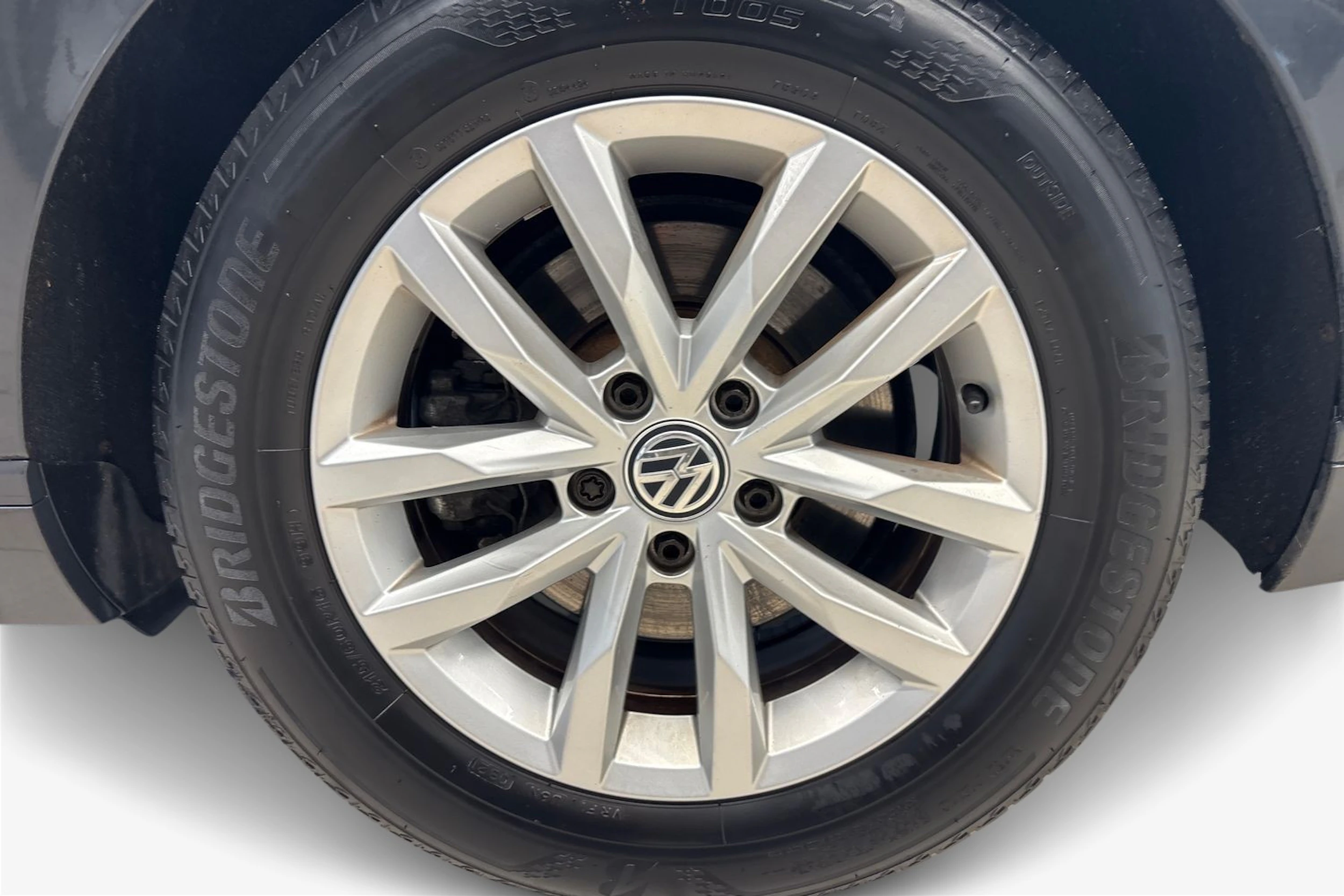 harmaa Volkswagen Passat 2015 kuva 9.