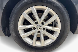 harmaa Volkswagen Passat 2015 kuva 9.