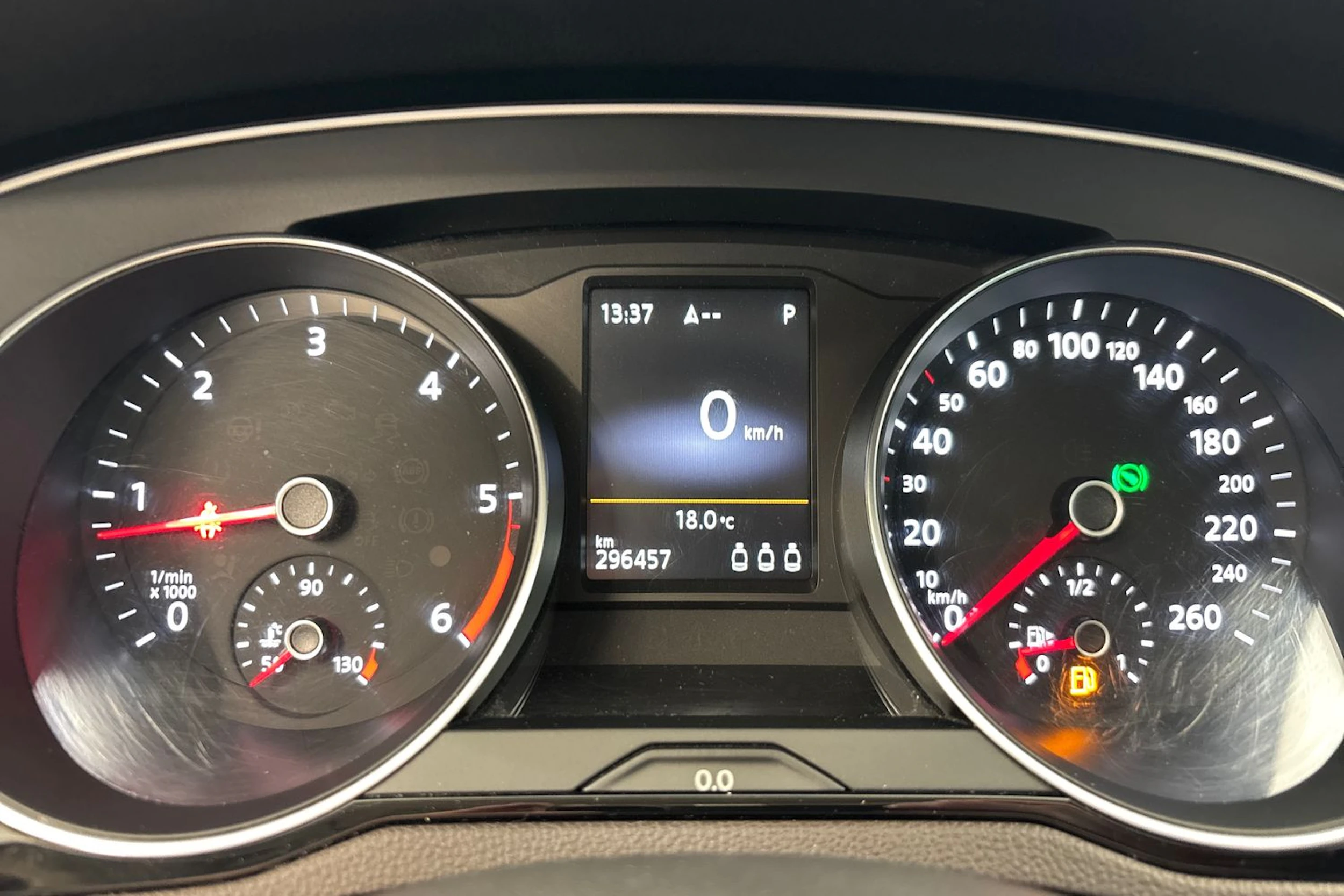 harmaa Volkswagen Passat 2015 kuva 12.