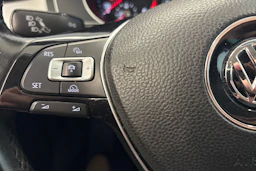 harmaa Volkswagen Passat 2015 kuva 13.