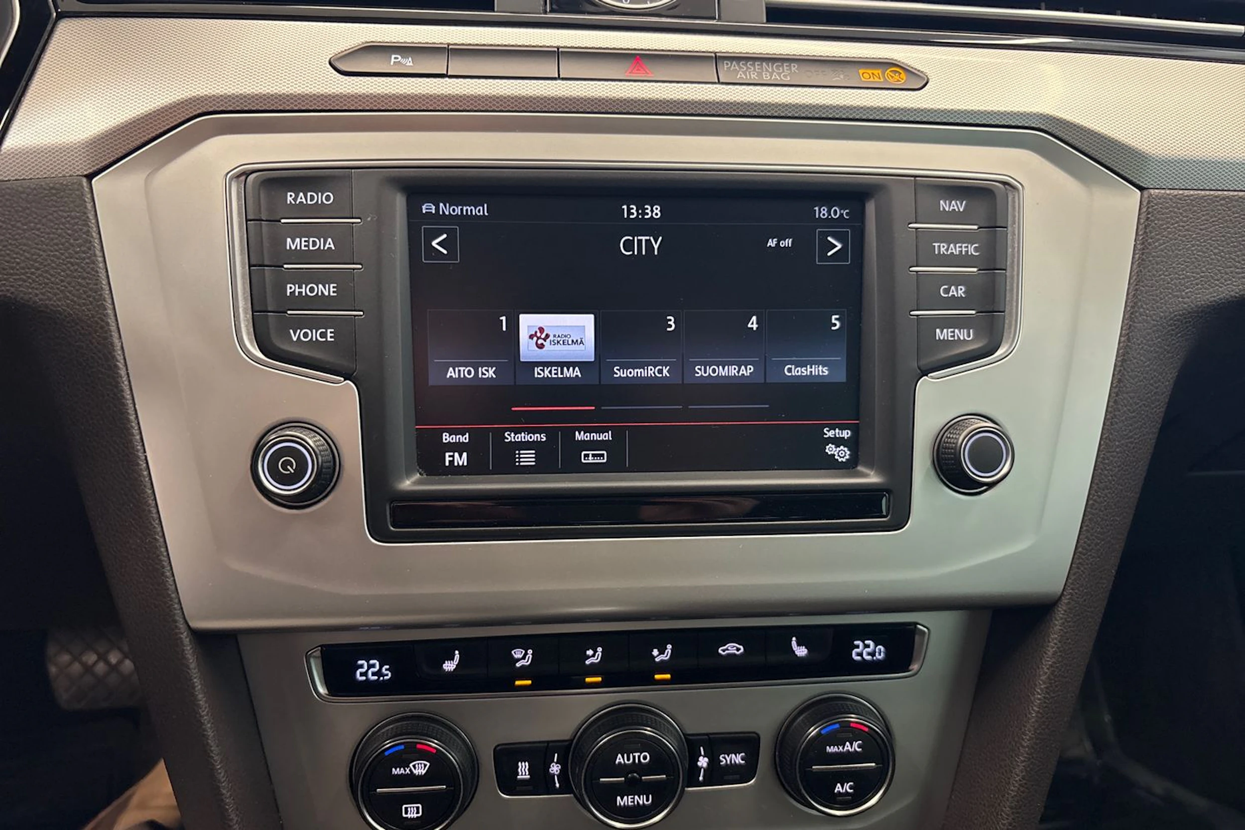 harmaa Volkswagen Passat 2015 kuva 15.