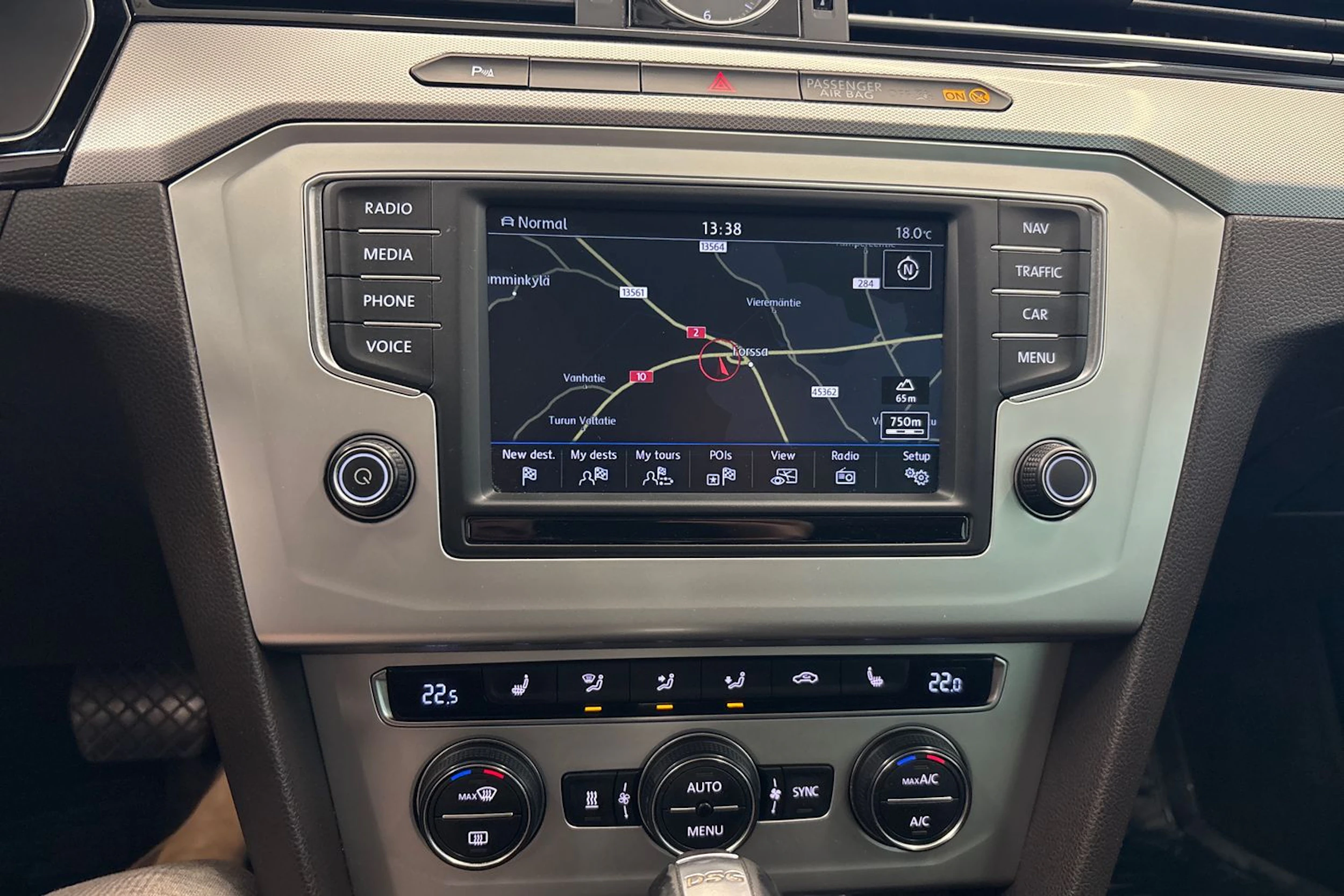 harmaa Volkswagen Passat 2015 kuva 16.
