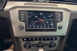 harmaa Volkswagen Passat 2015 kuva 16.