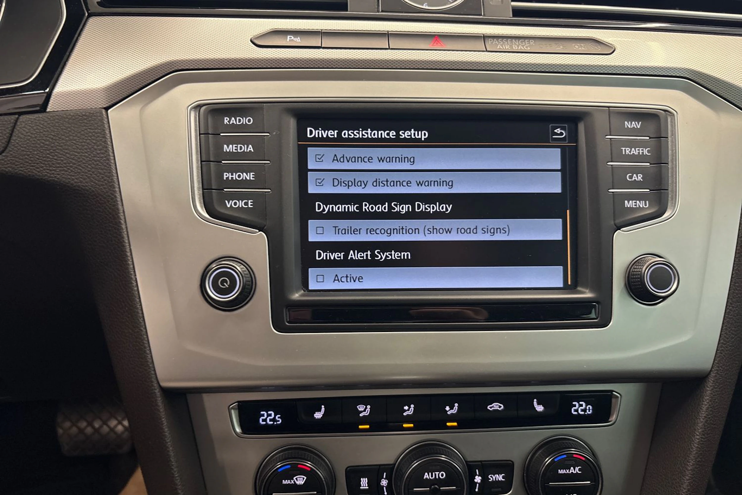 harmaa Volkswagen Passat 2015 kuva 18.