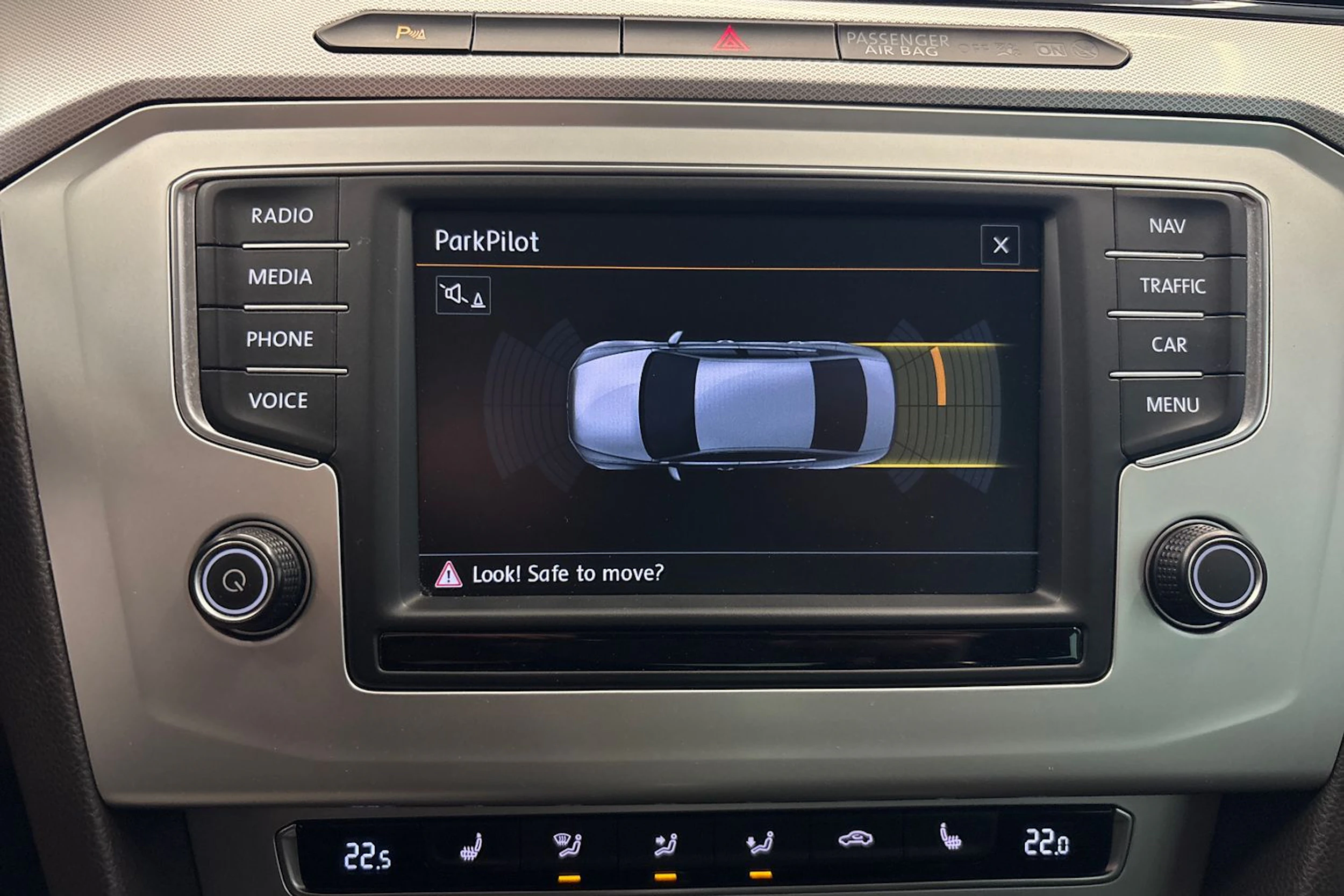 harmaa Volkswagen Passat 2015 kuva 20.