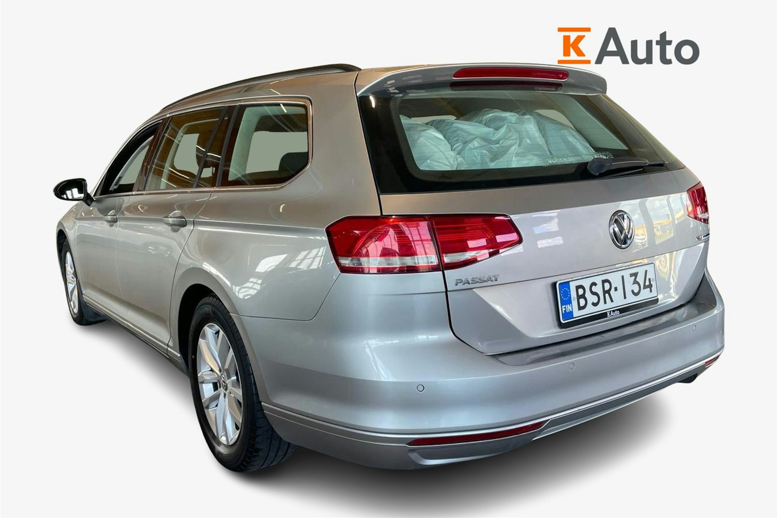 harmaa Volkswagen Passat 2015 kuva 2.