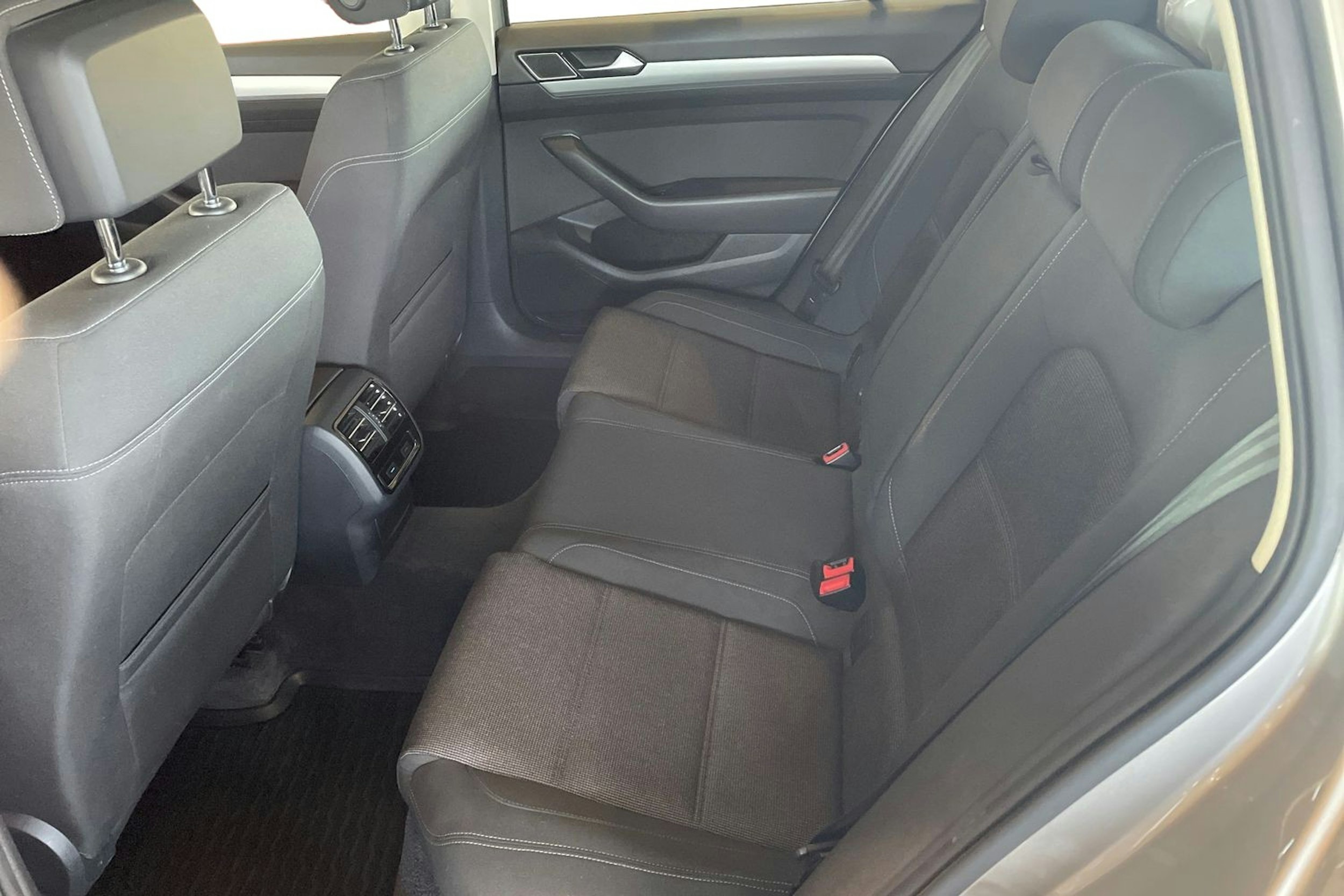 harmaa Volkswagen Passat 2015 kuva 10.