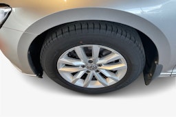 harmaa Volkswagen Passat 2015 kuva 11.