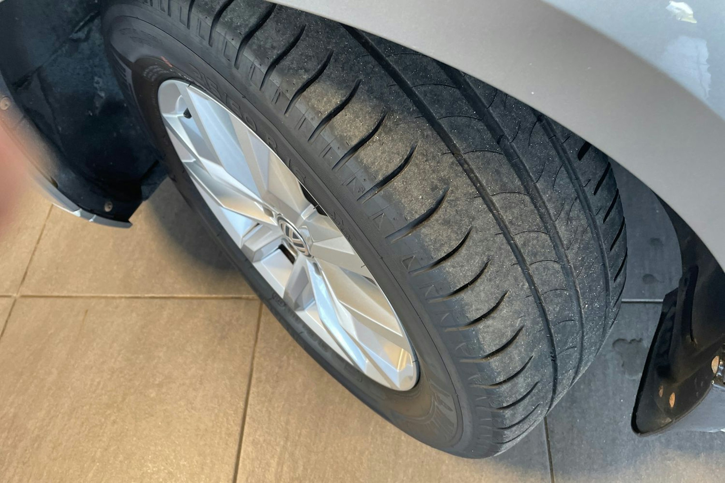 harmaa Volkswagen Passat 2015 kuva 13.