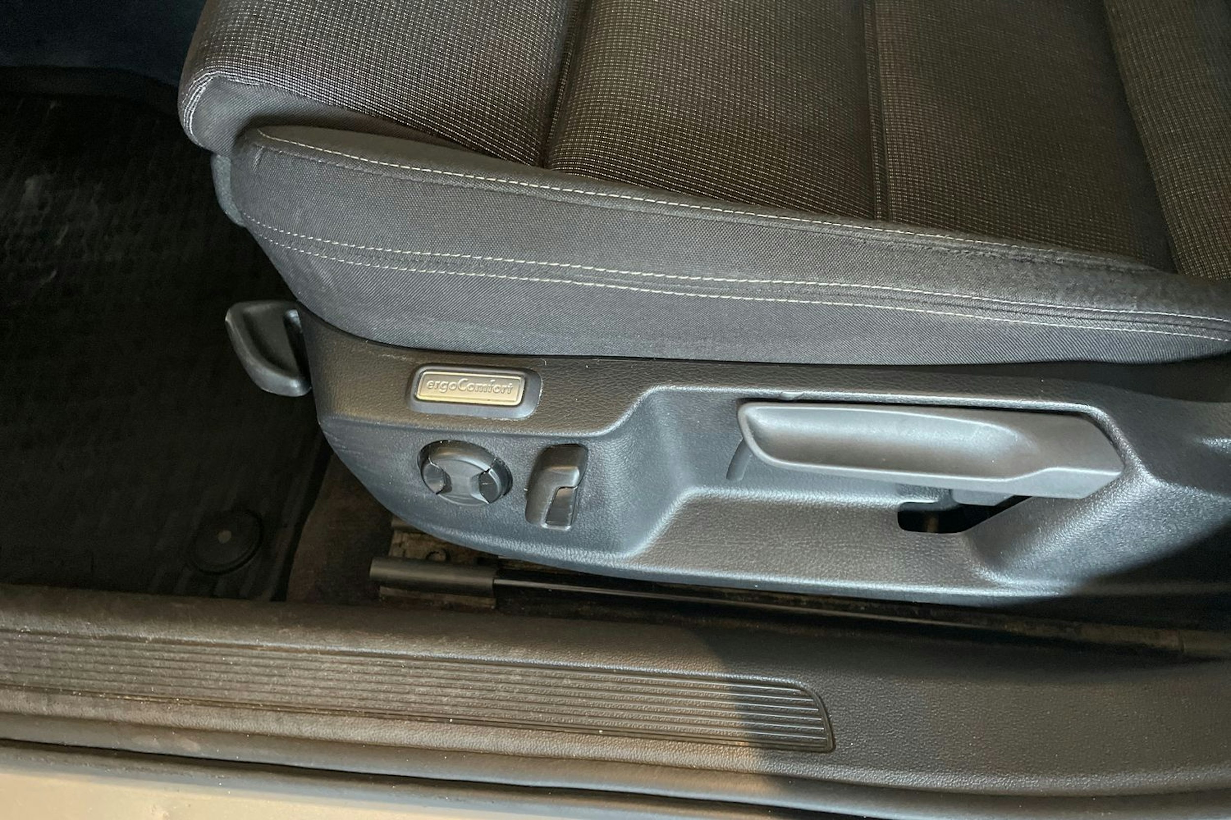 harmaa Volkswagen Passat 2015 kuva 14.
