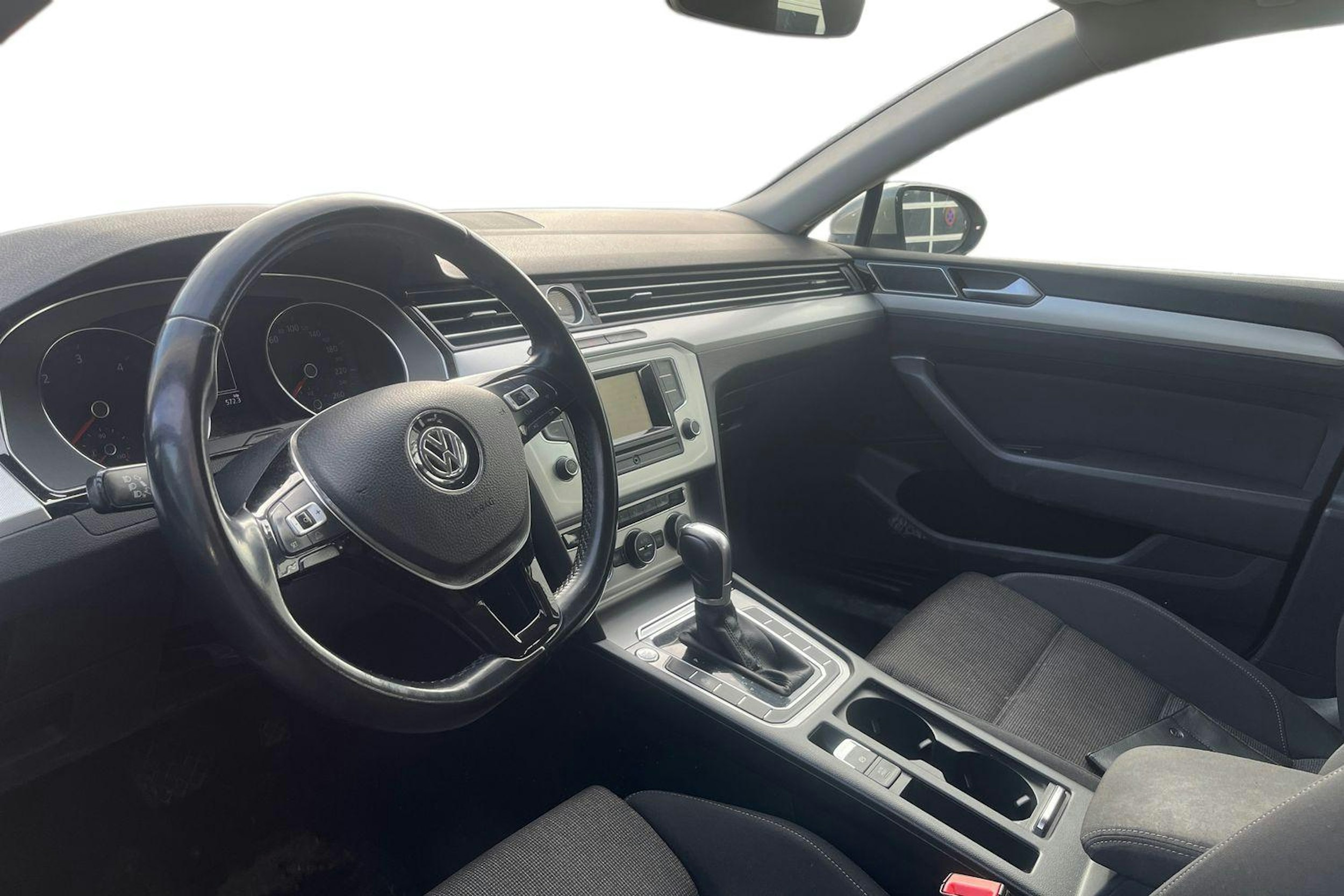 harmaa Volkswagen Passat 2015 kuva 3.