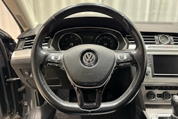 harmaa Volkswagen Passat 2015 kuva 12.