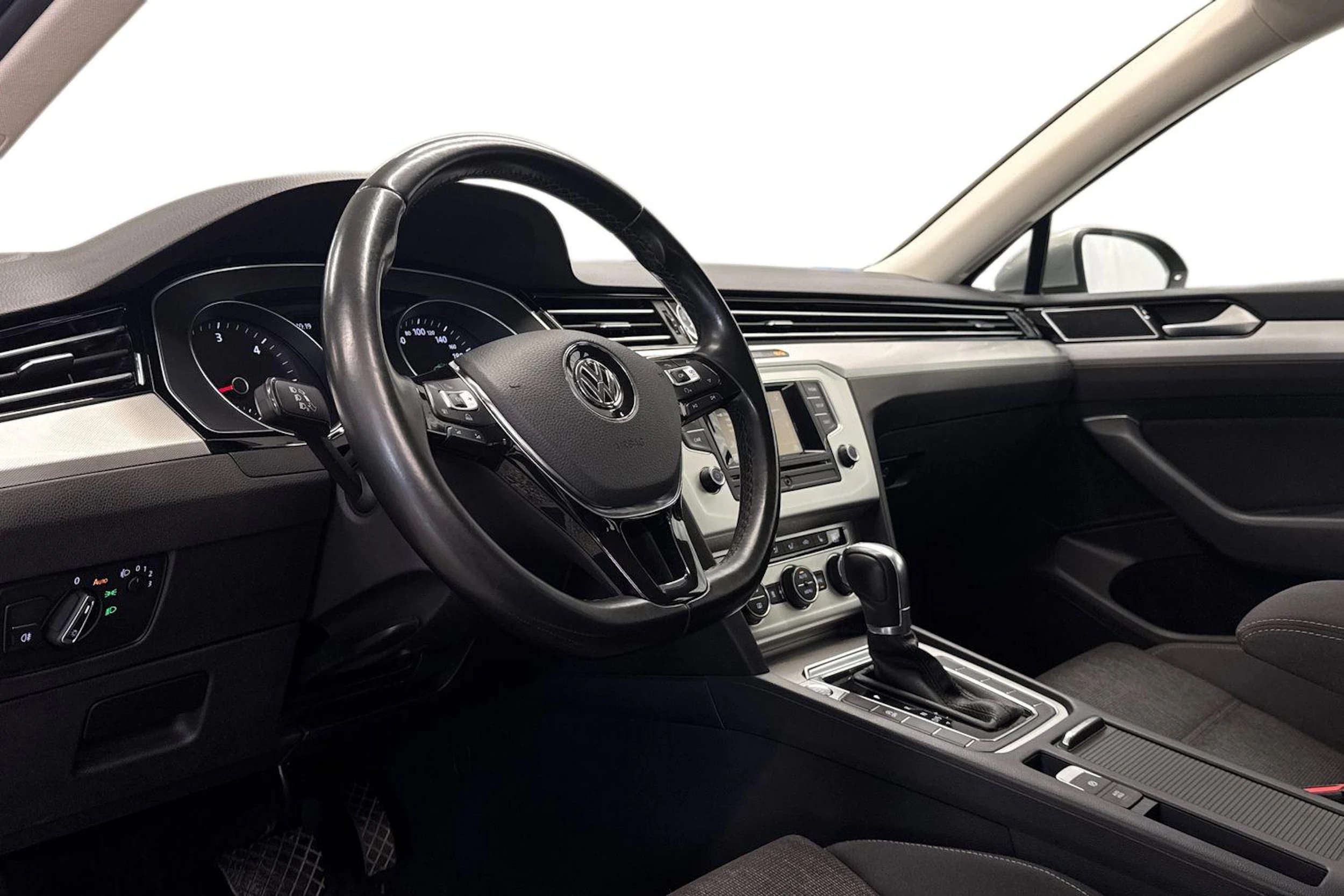 Harmaa Volkswagen PASSAT 2015 kuva 6.