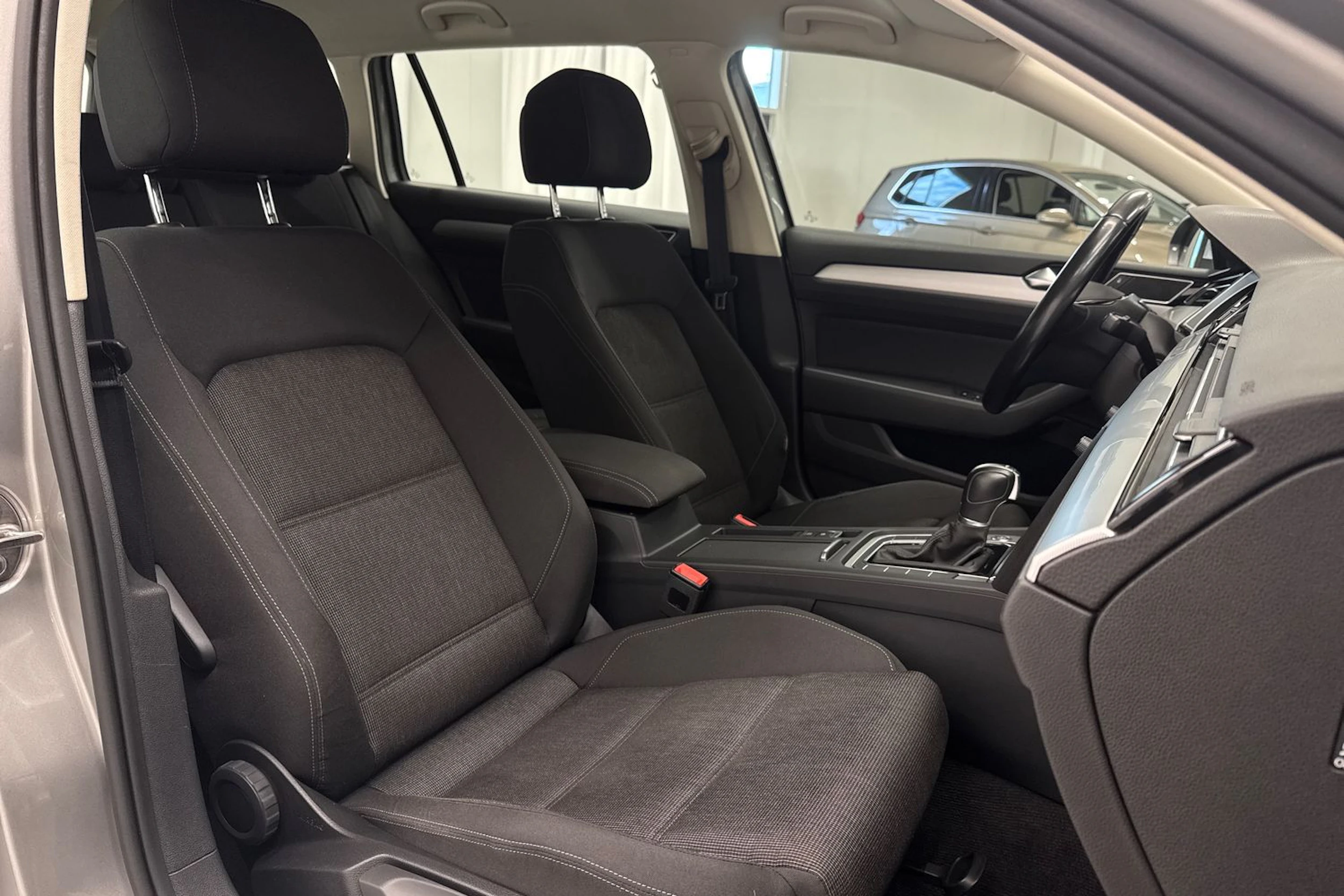 Harmaa Volkswagen PASSAT 2015 kuva 10.
