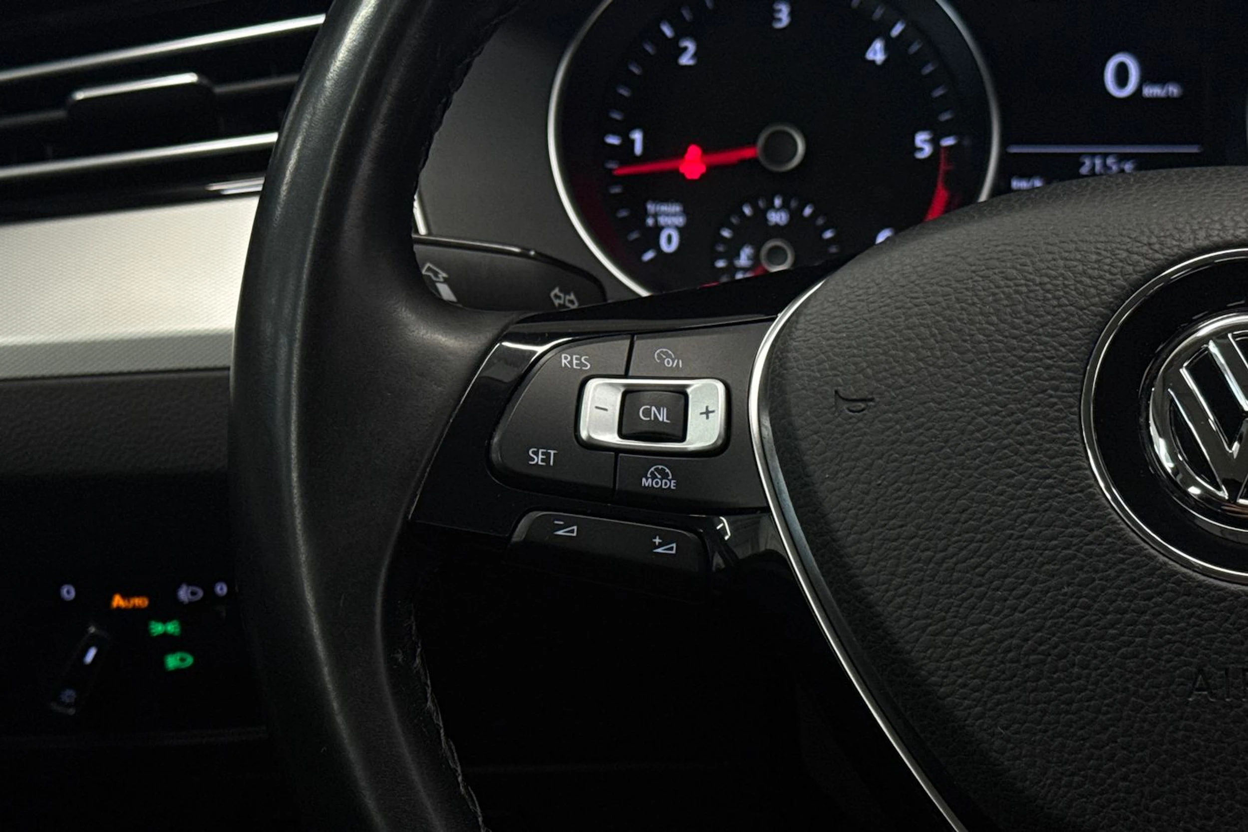 Harmaa Volkswagen PASSAT 2015 kuva 12.