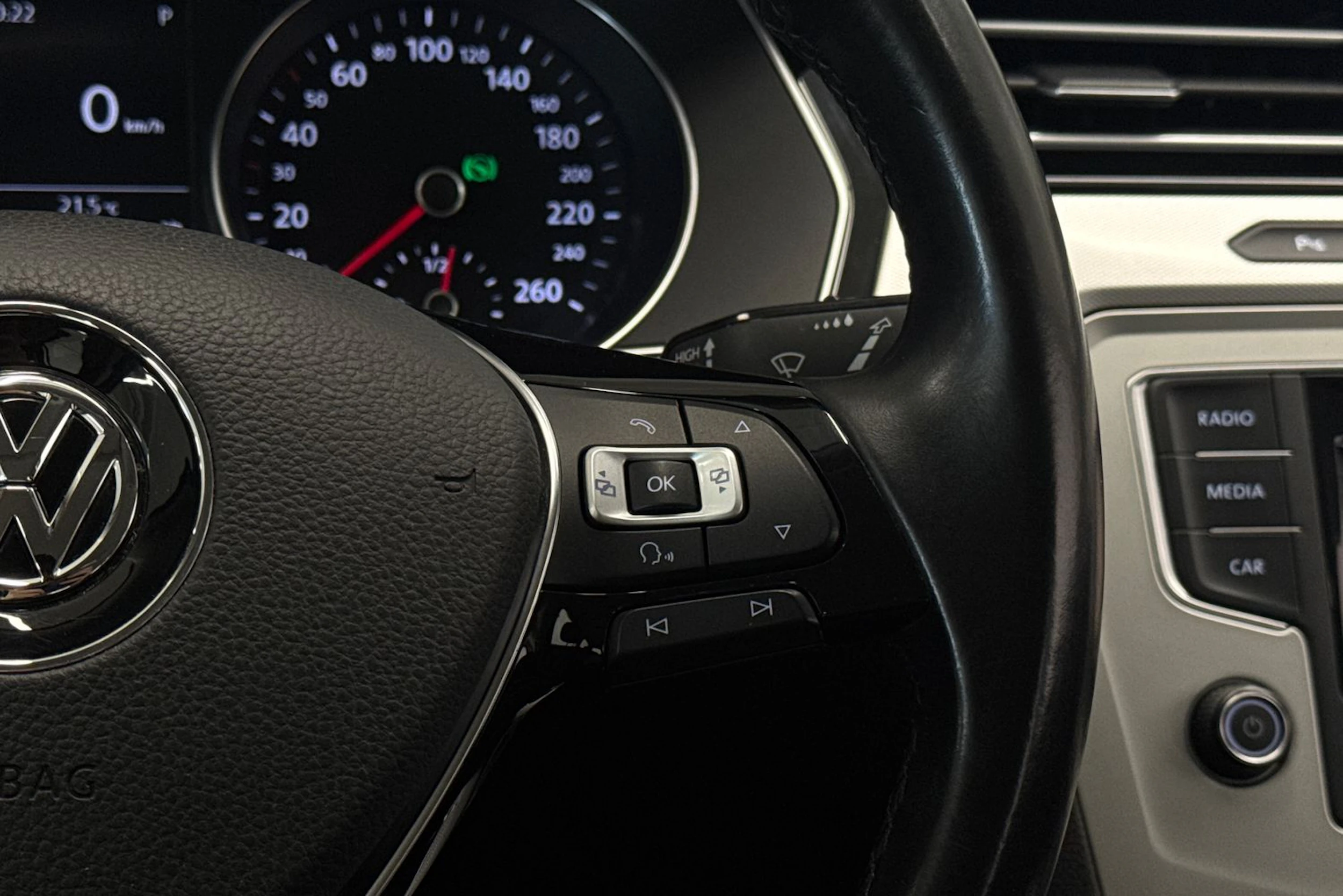 Harmaa Volkswagen PASSAT 2015 kuva 13.