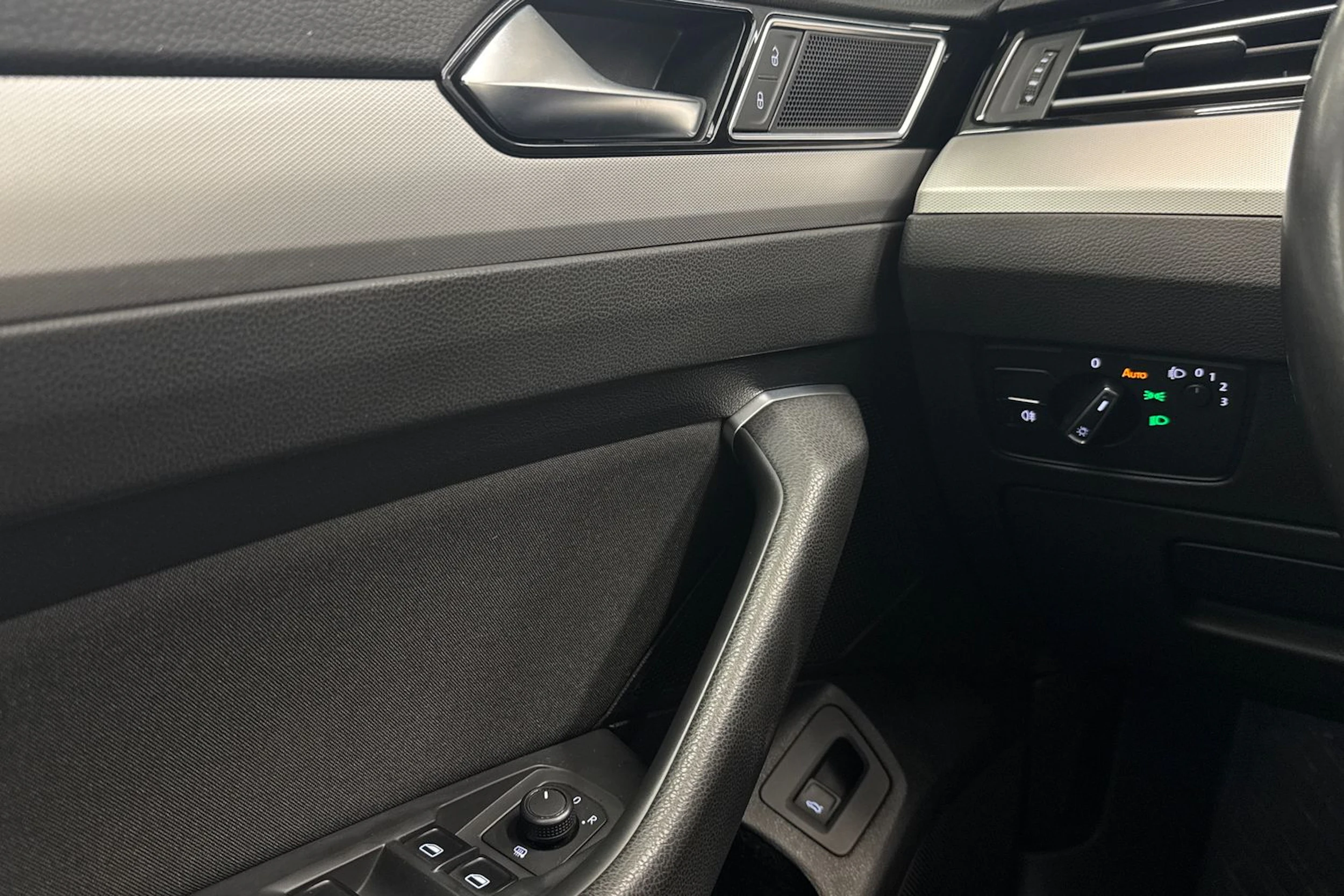 Harmaa Volkswagen PASSAT 2015 kuva 15.