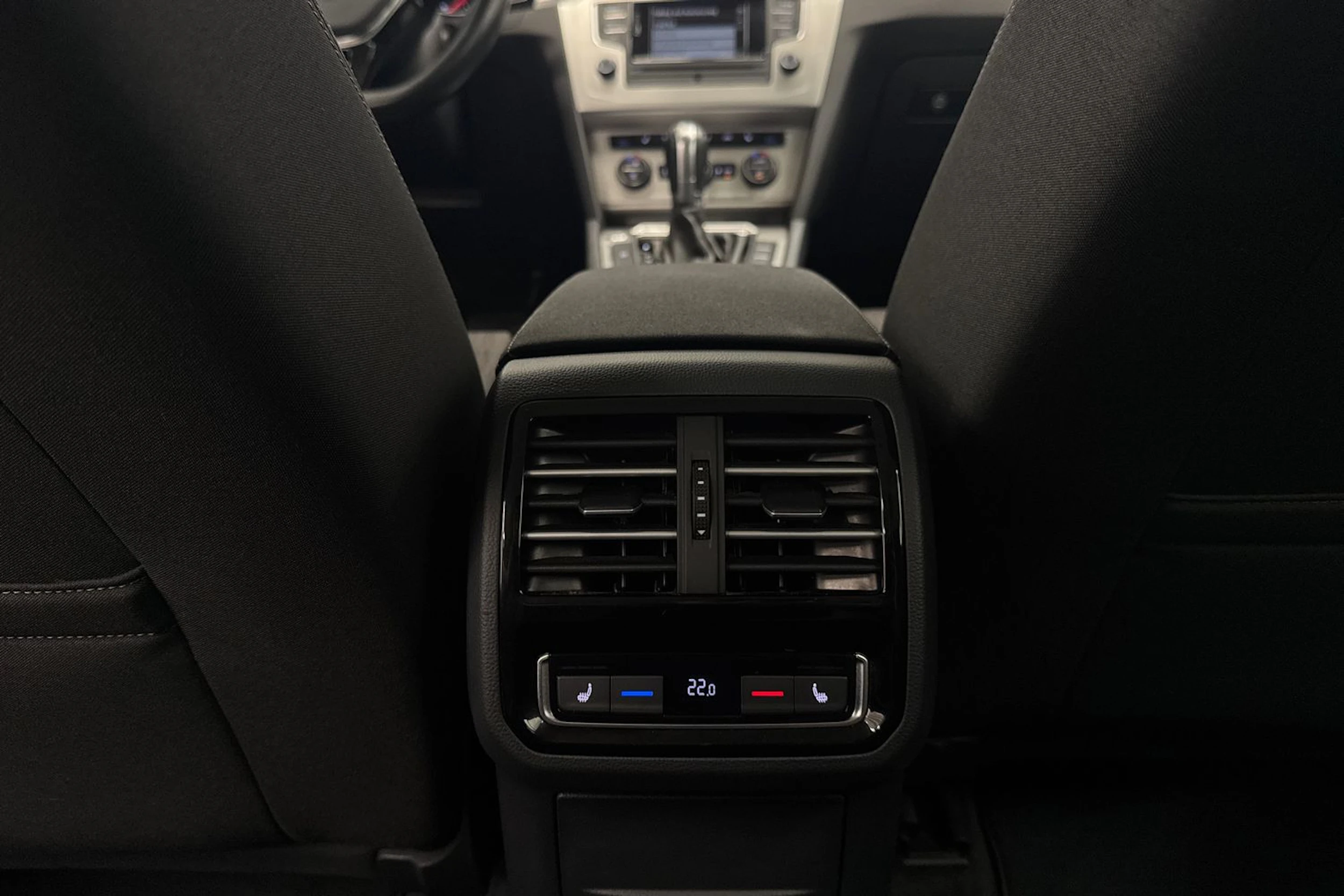 Harmaa Volkswagen PASSAT 2015 kuva 29.