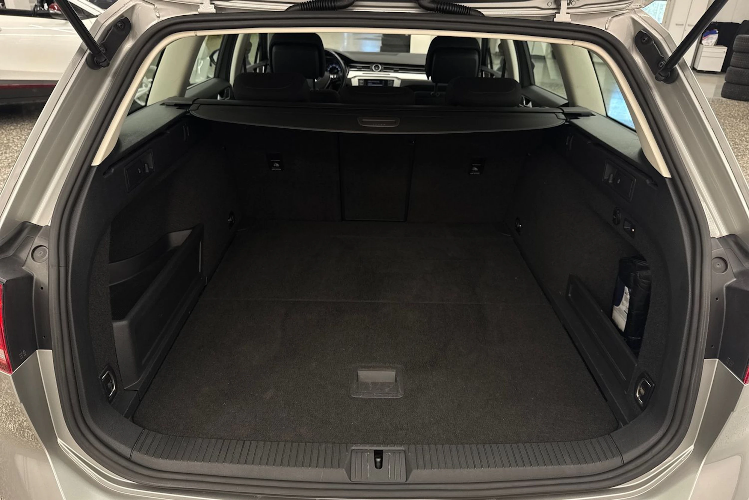 Harmaa Volkswagen PASSAT 2015 kuva 30.