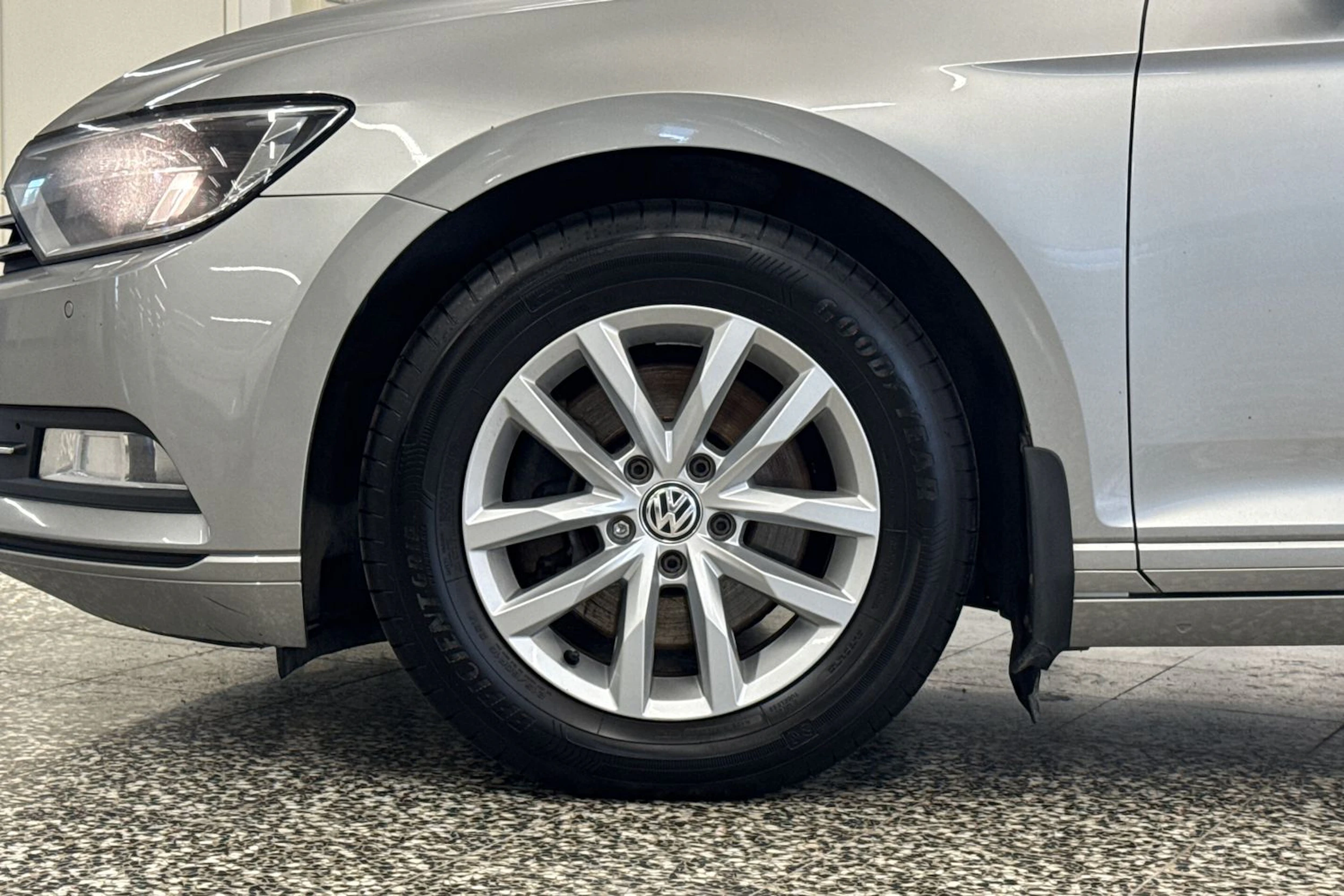 Harmaa Volkswagen PASSAT 2015 kuva 33.