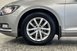Harmaa Volkswagen PASSAT 2015 kuva 33.