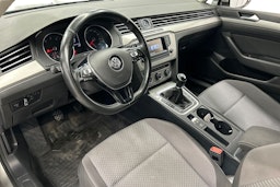 harmaa Volkswagen Passat 2015 kuva 7.