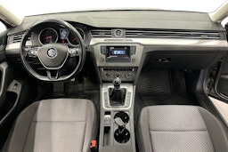 harmaa Volkswagen Passat 2015 kuva 9.