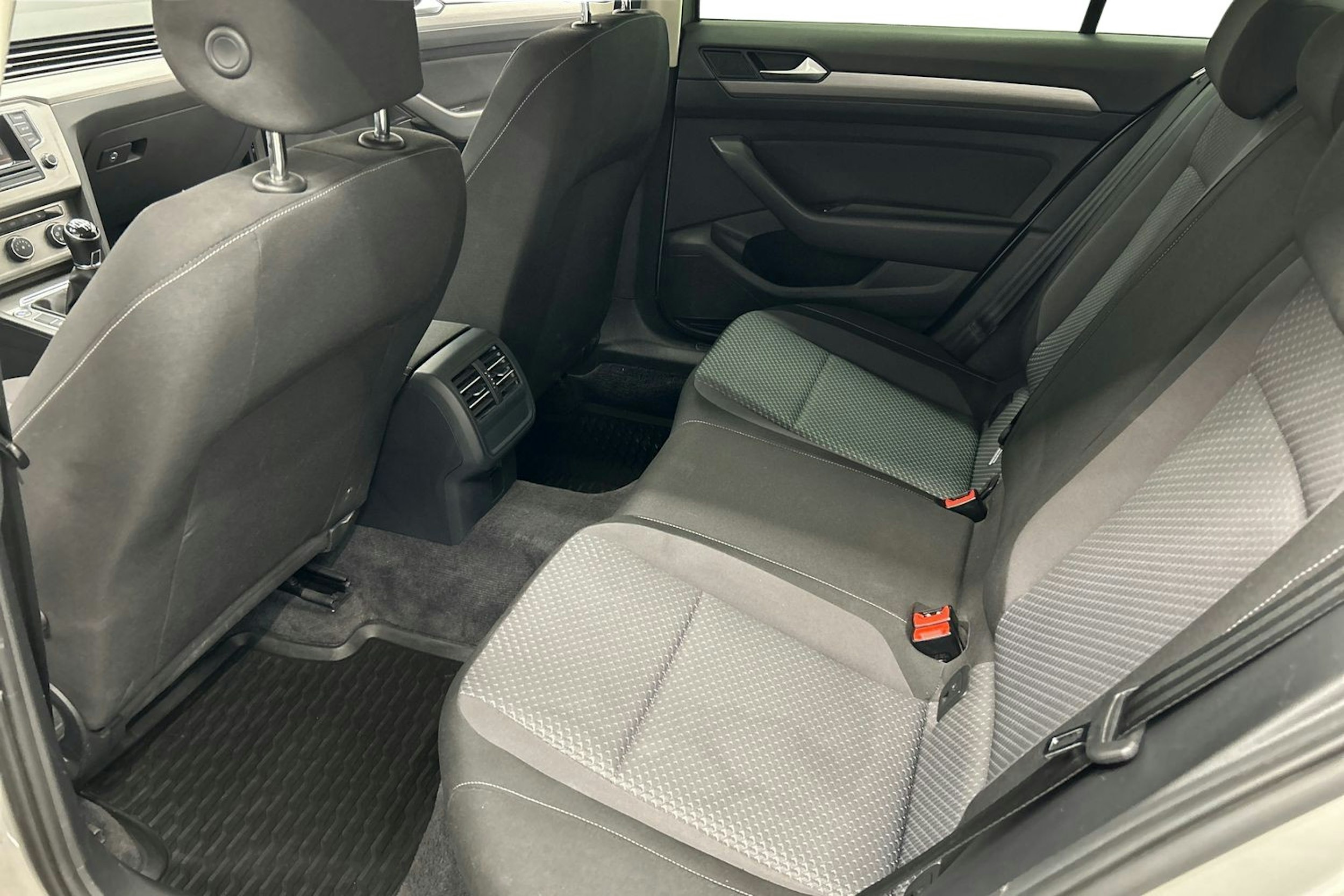 harmaa Volkswagen Passat 2015 kuva 10.