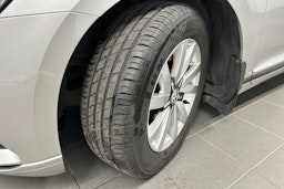 harmaa Volkswagen Passat 2015 kuva 13.