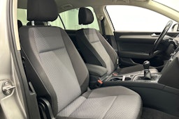 harmaa Volkswagen Passat 2015 kuva 16.