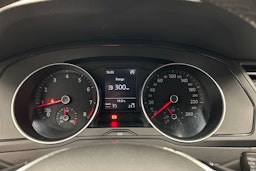 harmaa Volkswagen Passat 2015 kuva 17.