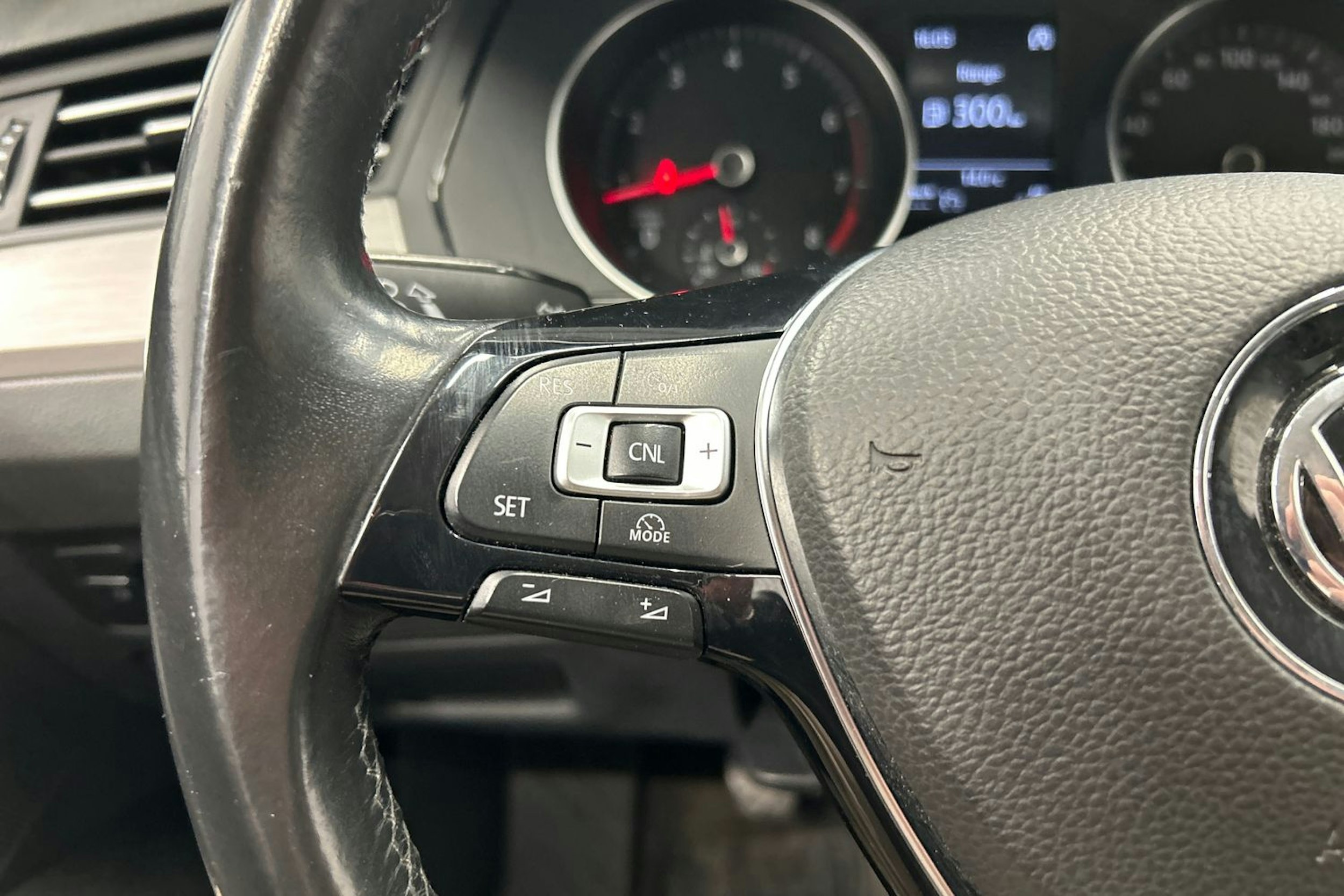harmaa Volkswagen Passat 2015 kuva 18.