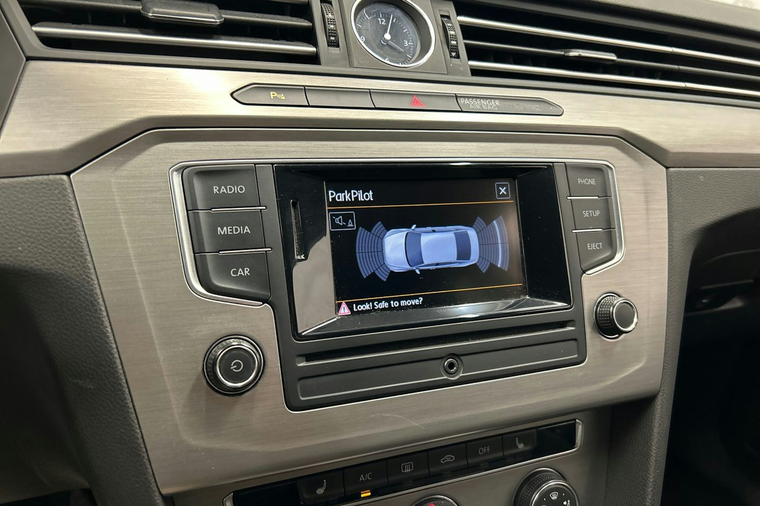 harmaa Volkswagen Passat 2015 kuva 20.