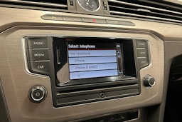 harmaa Volkswagen Passat 2015 kuva 21.