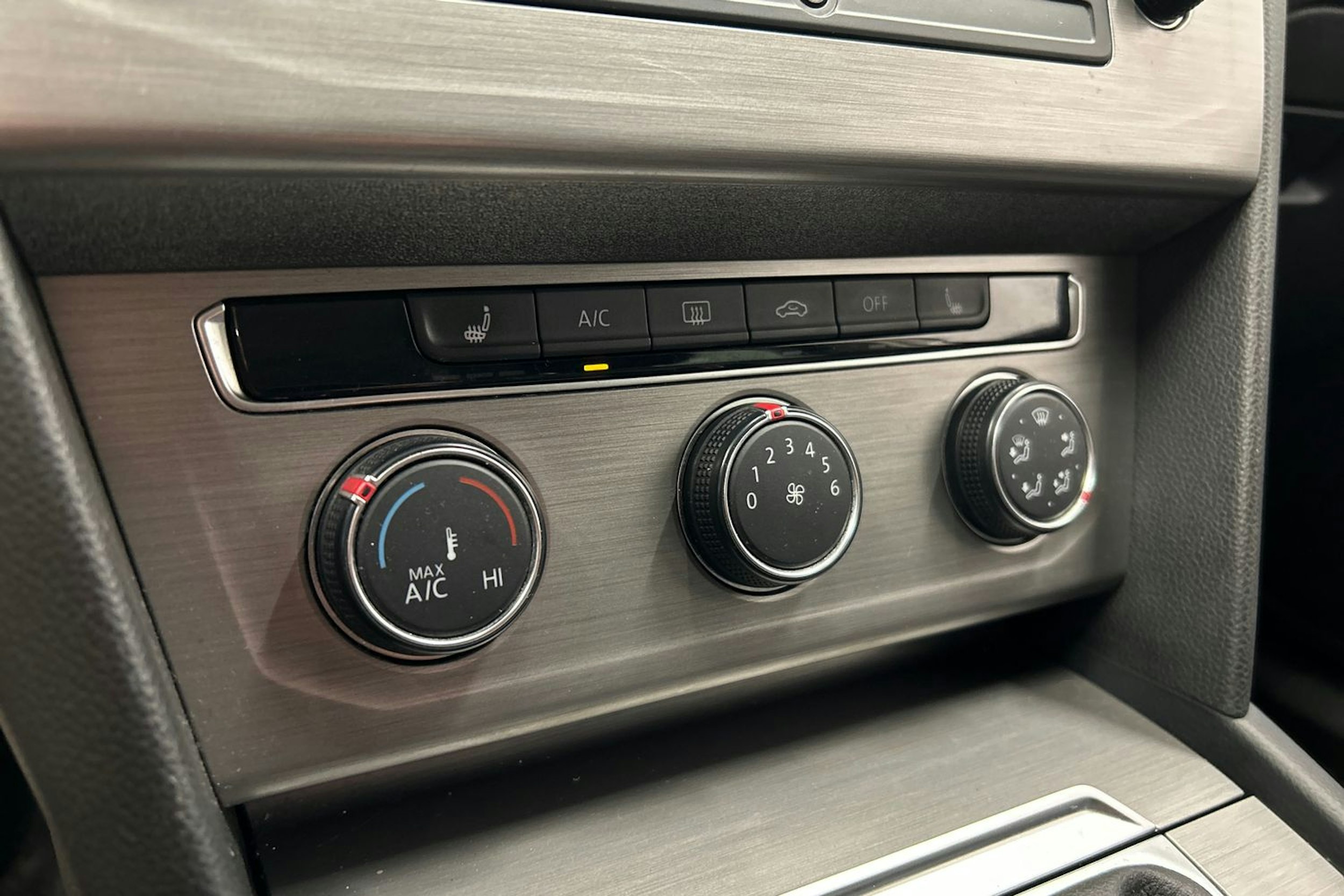 harmaa Volkswagen Passat 2015 kuva 22.